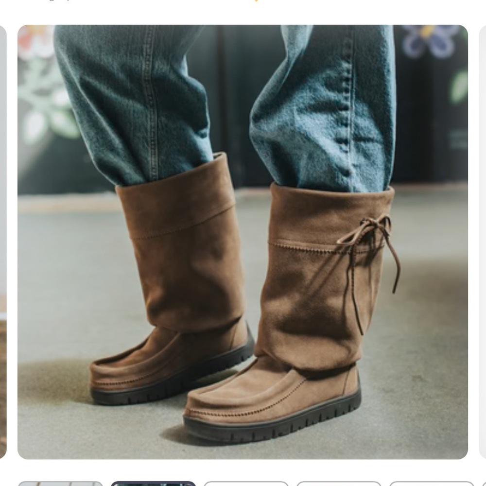 MANITOBAH MUKLUKS - barely worn